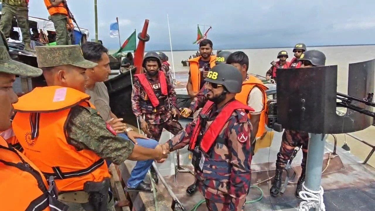 24 Bangladeshi Fishermen Handed Back by Arakan Army on Humanitarian Grounds